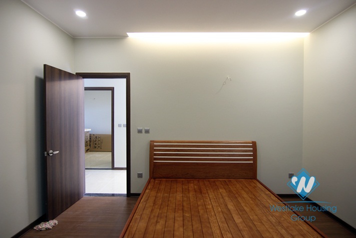 High floor apartment waiting to be furnished in Cau Giay district, Ha Noi